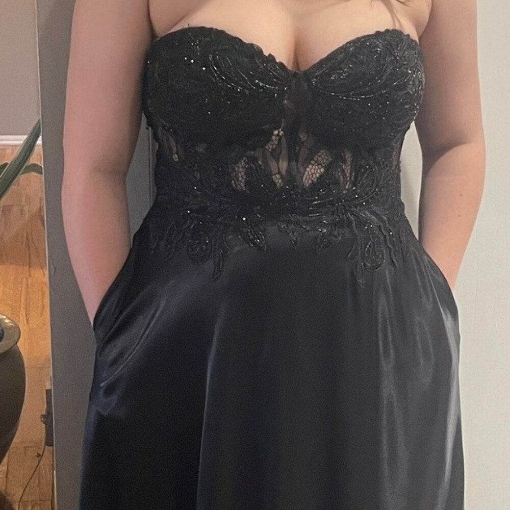 Blondie Nites - Size 16 - Black Satin A-Line Dress - Picture 3 of 6